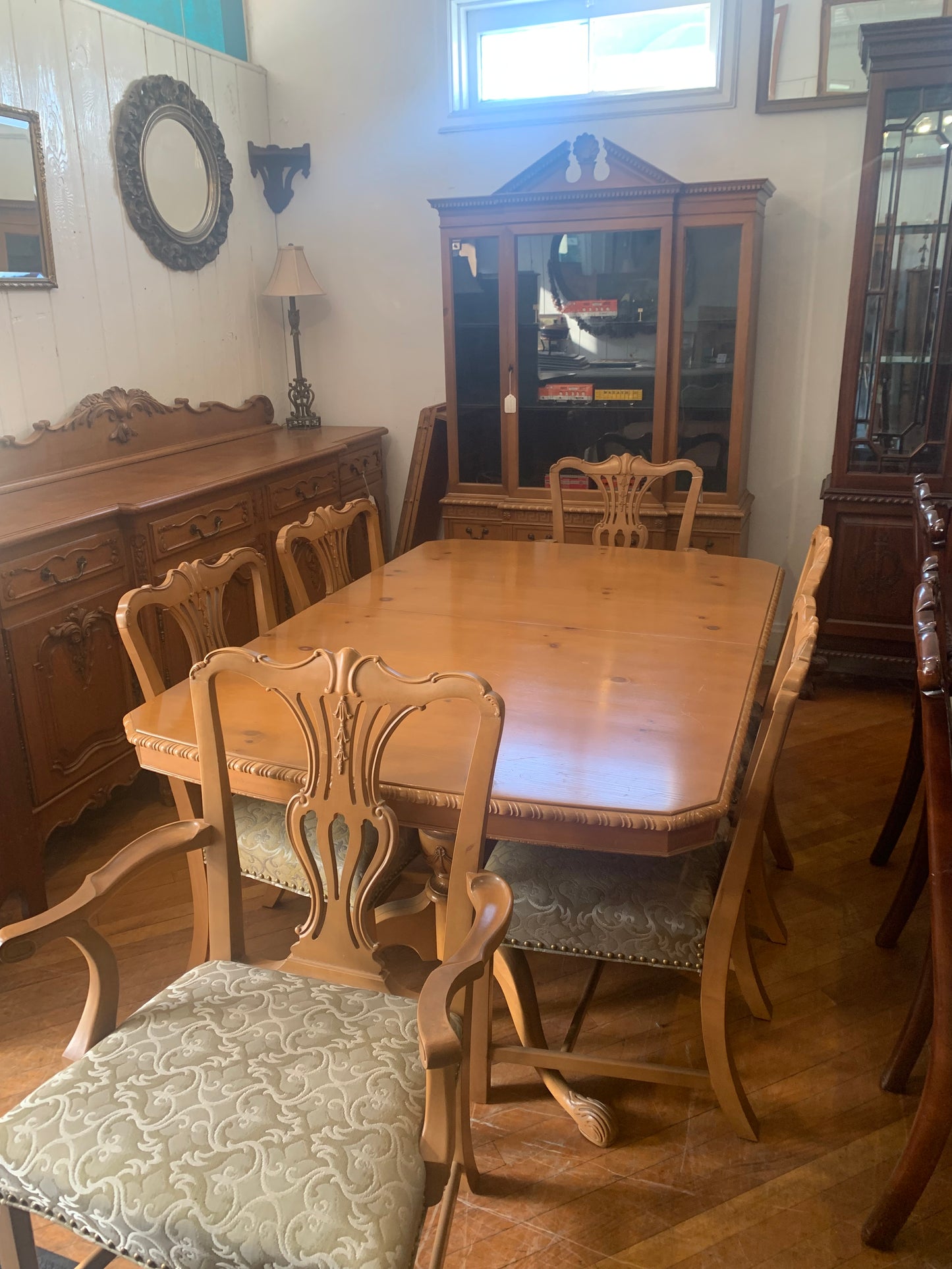 8 piece Dining Room Set